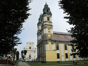 Das sdlich von Kamienna Gra (Landeshut)  gelegene Kloster Krzeszw  (Grssau) ist eine Reise wert.
