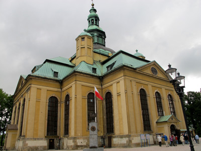 Die Kościół Św. Krzyża (Heiligkreuzkirche) wurde von den Protestanten nach dem Vorbild der St.-Katharinen-Kirche in Stockholm erbaut. 
