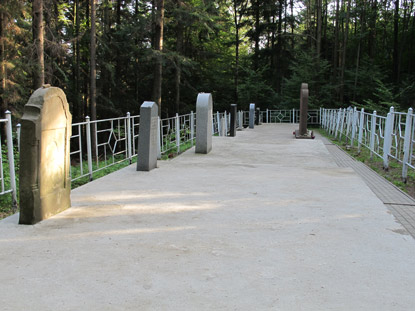 Jüdischer Friedhof oberhalb von Krempna am Przełęcz Hałbowska. 1.250 Juden wurden im Juli 1942 an dieser Stelle ermordet 