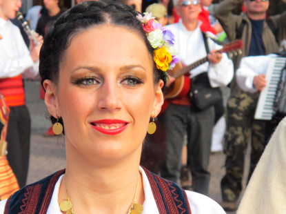 Folklorefestival in Zakopane: Teilnehmerin der Folkloregruppe aus Kroatien