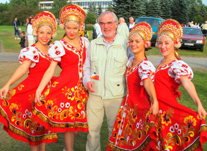 4 Teilnehmerinnen einer russichen Folkloregruppe auf einem Goralenfestival in Zakopane.