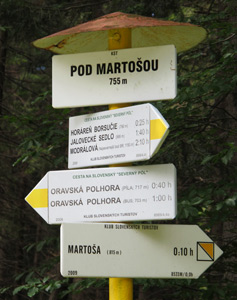 Hinweisschild am Pod Martoou (755 m) 
