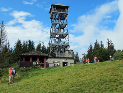 Der Aussichtsturm auf dem Wielka Czantoria (Groer Czantory-Berg) befindet sich bereits auf tschechischem Gebiet