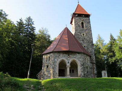 Die  Kościół Krzyża Św. (Kirche Hl. Kreuz) in Międzygórze (Wölfelsgrund) ist heute eine katholische Kirche