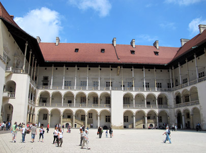 Innenhof des Zamek (Königsschloss). Rund 500 Jahre haben von hier aus Polens Monarchen geherrscht.