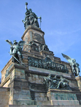 Niederwalddenkmal erbaut auf einer Anhöhe bei Rüdesheim. Gebaut nach dem Sieg im Frankreichfeldzug 1870/71.