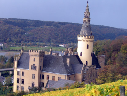 Bad Hönningen Das Wahrzeichen ist Schloss Arenfels mit seinen 365 Fenstern und 12 Türmen