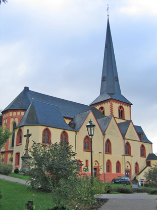 Aussenansicht der St. Martin Kirche in Linz am Rhein