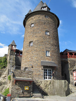 Bergfried der Burg Stahleck
