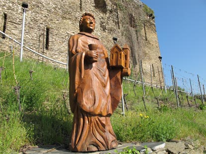 Rheinburgenweg: Der heilige Goar, der nie heilig gesprochen wurde, trotzdem verdankt die Stadt St. Goar  ihm ihren Namen