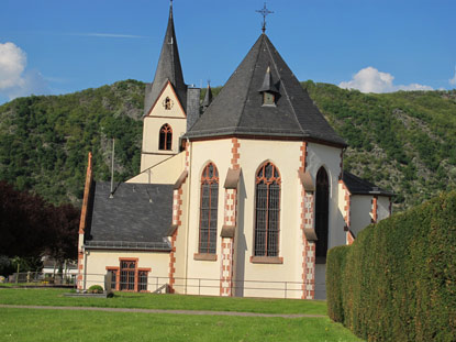 Wanern am Rhein: Die Pfarrkirche St. Ägidus in Bad Salzig. 