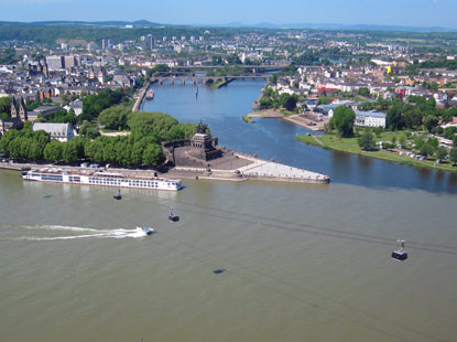 Wandern am Rhein: Blick von der Festung Ehrenbreitstein auf das Deutsche Eck