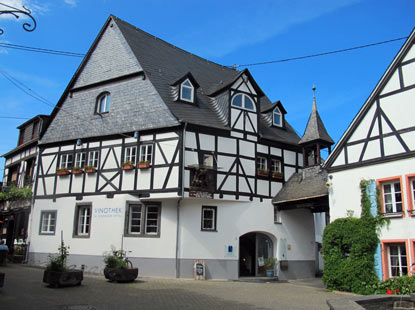 Rheinburgenweg: Fachwerkhaus im Zentrum von Winningen