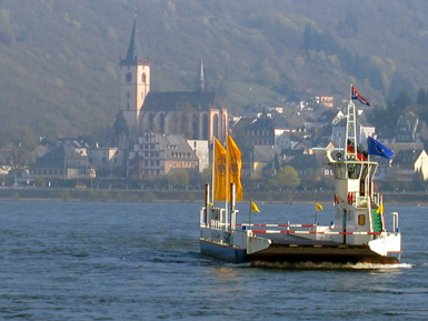 Blick von der gegenüberliegenden Rheinseite auf 