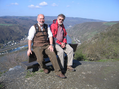 Der Rheinsteig bietet immer wieder Aussichtspunkte, die man zum Rasten gerne nutzt