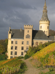 Schloss Arenfels bei Bad Hönningen, das Schloss mit den 365 Fenstern