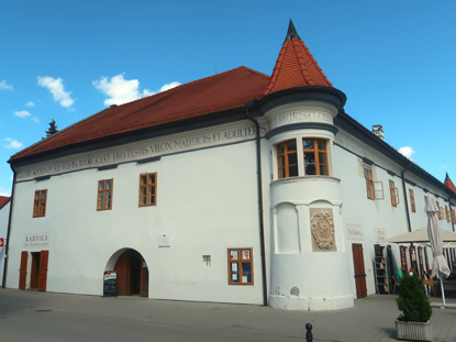 Kleine Karapten: Das alte Rathaus von Pezinok (Bsing)