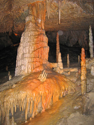 Es gibt viele Tropfsteinhöhlen in der Slowakei - die Demänovská-Freiheitshöhle wird als die schönste angesehen.