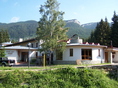 Das Horsky Hotel Mních (Mönch) liegt direkt an dem Wanderweg um die Tatra: Tatranská magistrála.