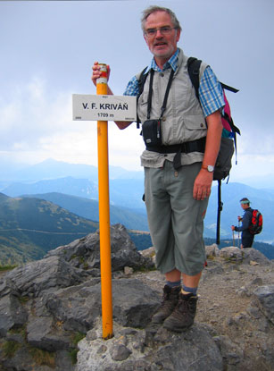 Gipfelfoto mit unserem Wanderfhrer auf dem Veľk Krivň, der hchste Berg der Mala Fatra