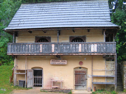 4 km östlich von Zuberec (Slowakei) ist das Freilichtmuseum "Múzeum oravskej dediny" (Museum des Orava Dorfs)