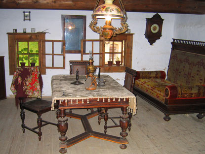 Im Museum oravskej dediny wurden  etwa 50 Häuser aus der Orava-Region (Slowakei) hierher übertragen