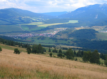 Zuberec an der polnischen Grenze, ist ein bekanntester Wintersportort in der Západné Tatry (West-Tatra). 