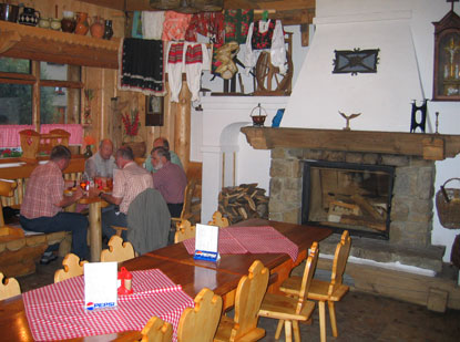 Abendessen in Ždiar in einem Koliba-Restaurant (Koliba steht für Almhütte)