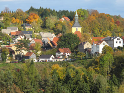 Blick vom Hockstein-Aussichtsfelsen auf Hohnstein