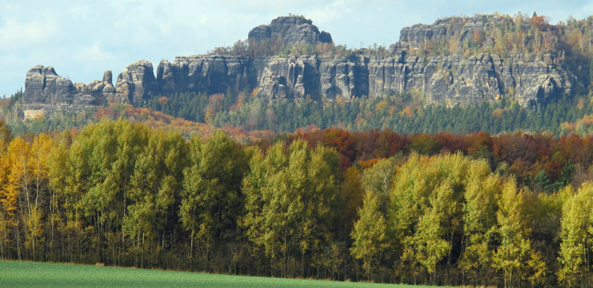Nach der Bastei sind die 12 km langen Schrammsteine ein vielbesuchtes Touristenziel der Sächsischen Schweiz