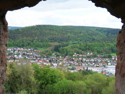 Blick von der Burg Bruberg auf den Ort Breuberg