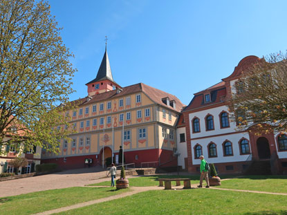 Schlossplatz Bad King mit Rentmeisterei (links) Altes Schloss, Neues Schloss