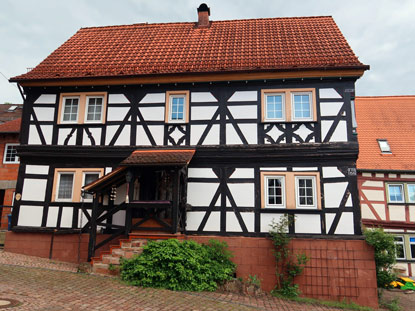 Neustadt im Odenwald: Fachwerkhaus am historischen Marktplatz