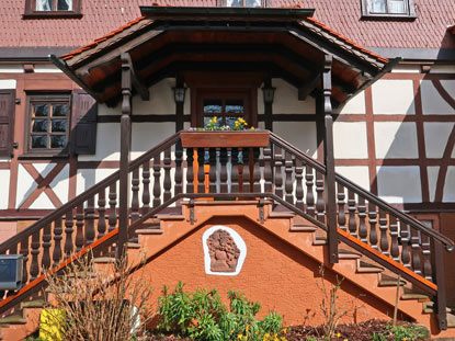 Gasthaus Reuenkreuz im Odenwald unterhalb des Berges Krehberg