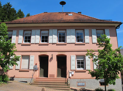Schule mit Rathaus in Neckarkatzenbach