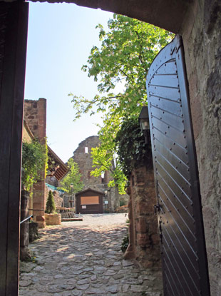 Eingang zur Burgruine Windeck in Weinheim