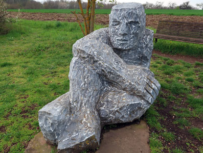 Zur Erinnerung an die Flurneuordnung in den Auen bei Malsch wurde die  Skulptur "Ruhende Kraft" errichtet