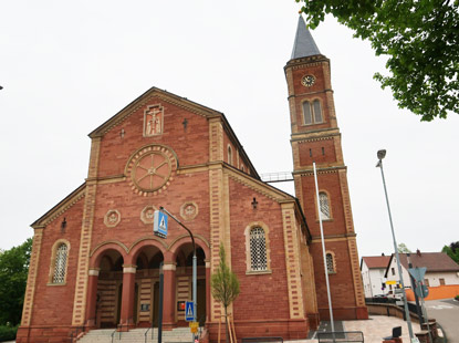 Vogesenweg: St. Cosmas und Damion Kirche in Untergrombach