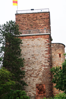 Bergfried der ehemaligen Burg Hohenberg auf dem Turmberg bei Karlsruhe Durlach