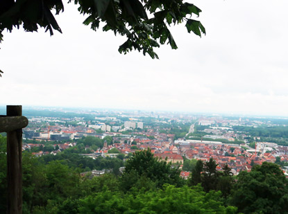 Vogesenweg: Blick von der Turmbergrterrasse auf die Stadt Karlsruhe