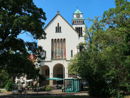 Die Heiklig Geist Kirche aus dem Jahre 1912 steht im Zentrum vom Stadtteil Daxlanden