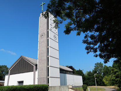 Vogesenweg: Die Thomaskirche der evangelischen  Hoffnungsgemeinde steht im Stadtteil Daxlanden