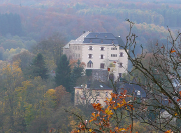 Westerburg: Blick vom Mahnmal der Heimatvertriebenen am Katzenstein auf das Schloss Westerburg