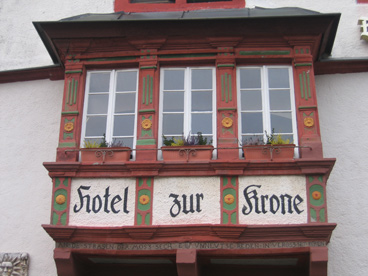 ltestes steinernes Gasthaus von Deutschland: Die Krone. Am Marktplatz von Hachenburg im Westerwald