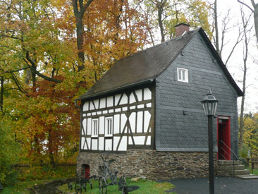 Ehemalige Schule von Obermrsbach, jetzt im Landschaftmuseum von Hachenburg