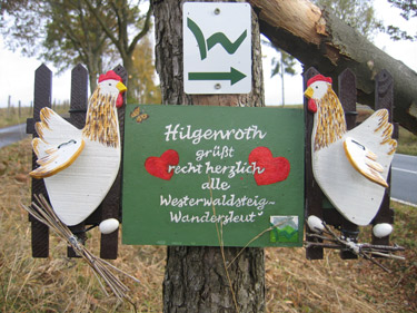 Alle Wanderer auf dem Westerwaldsteig werden von dem Ort Hilgenroth begrüßt