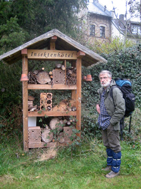 Insektenhotel mit Klaus im Park von Mehren im Westerwald