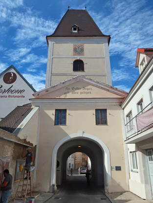 Welterbesteig Wachau: Kremser Tor in Stein an der Donau, einem Stadtteil von Krems