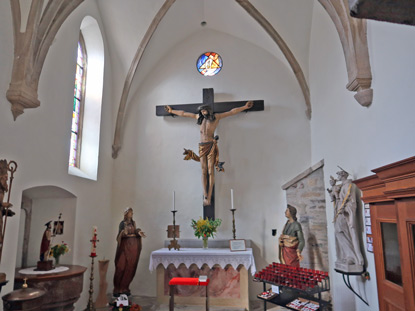 Kapelle mit Kruzifix von 1520 ist Teil dere hl. Mauritius-Kirche