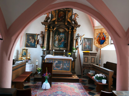 Innenraum der kleinen Magdalena Kapelle in Emmersdorf